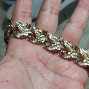 Vintage Lisner Goldtone Leaves Multicolored‎ Crystals Aurora Borealis Bracelet